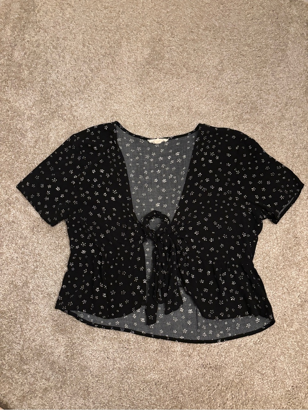 La Hearts Black Floral Tie-Front Crop Top